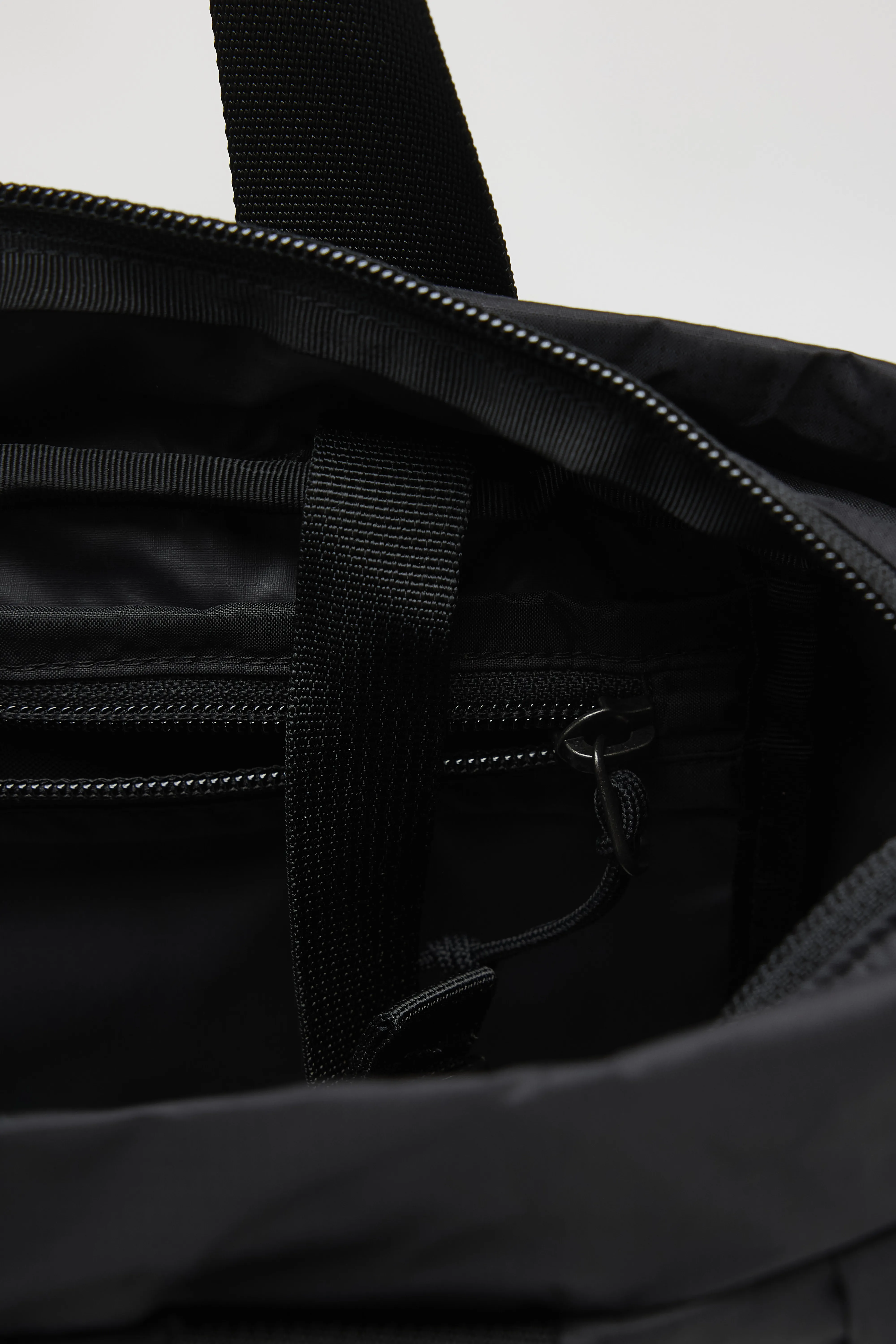 Terravia Tote Pack (252 / W / BLACK) - Image 5