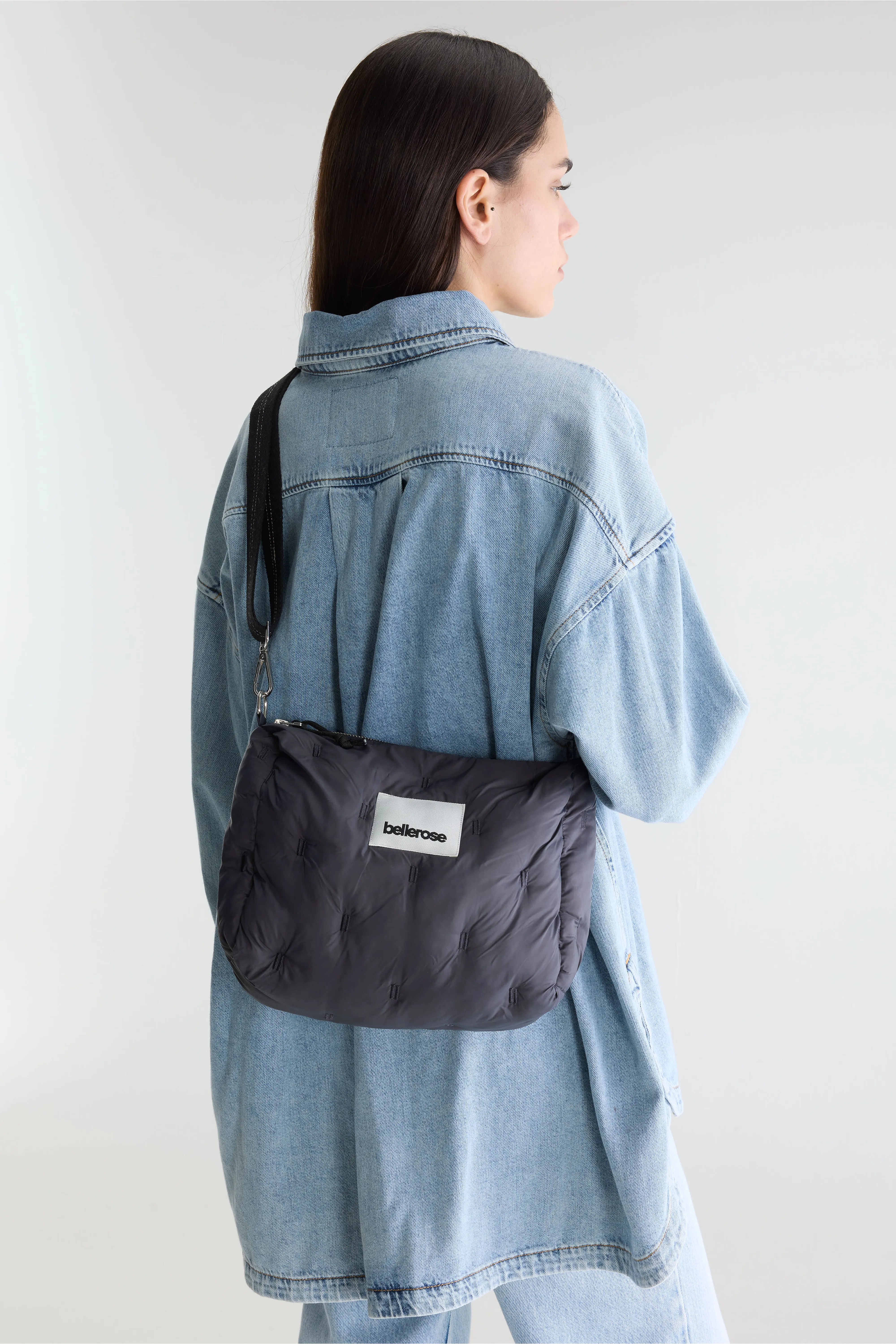 Hobel crossbody bag (252 / W / BLACK SAND) - Image 3