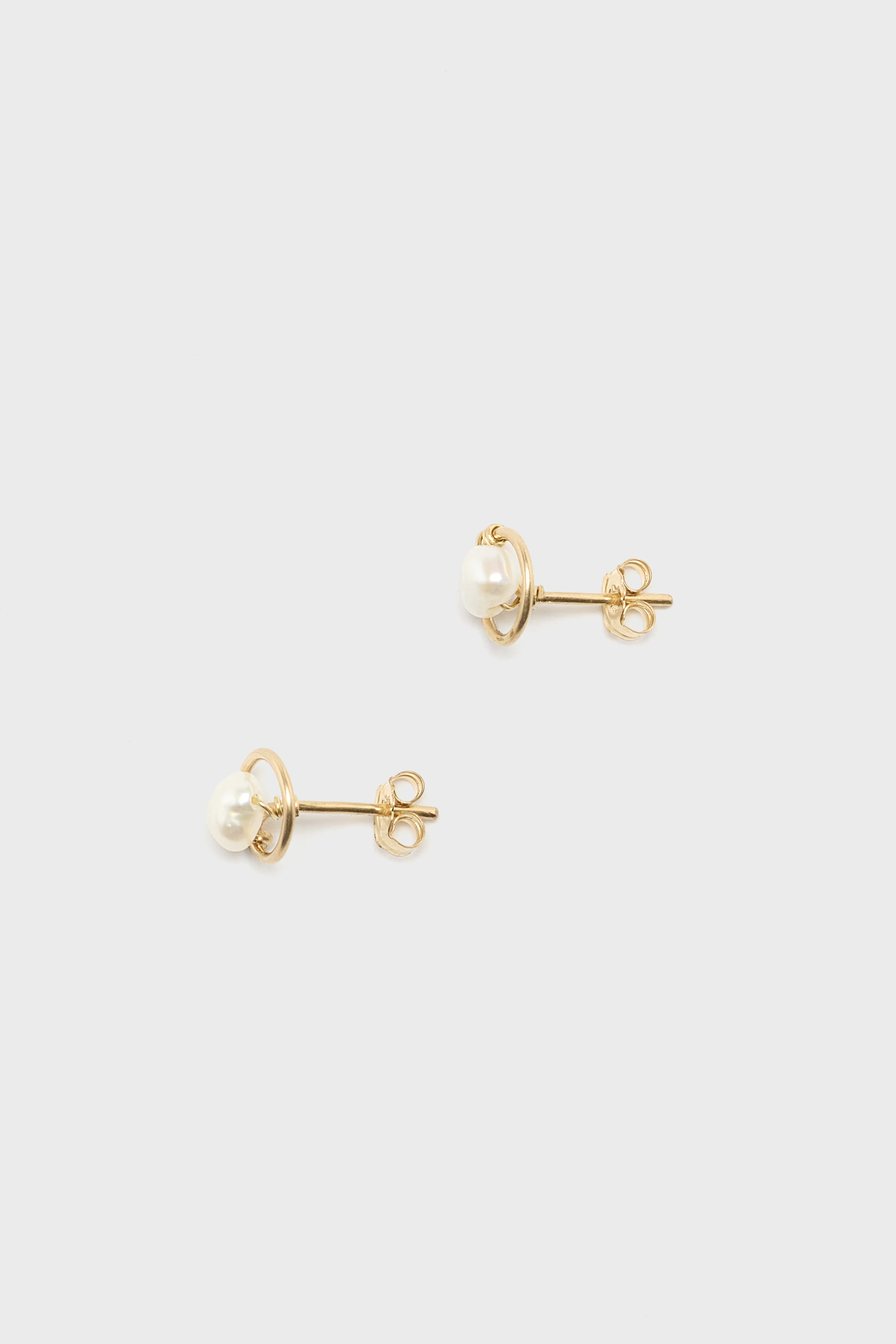 Essential Swan Stud Earrings (252 / W / GOLD) - Image 2