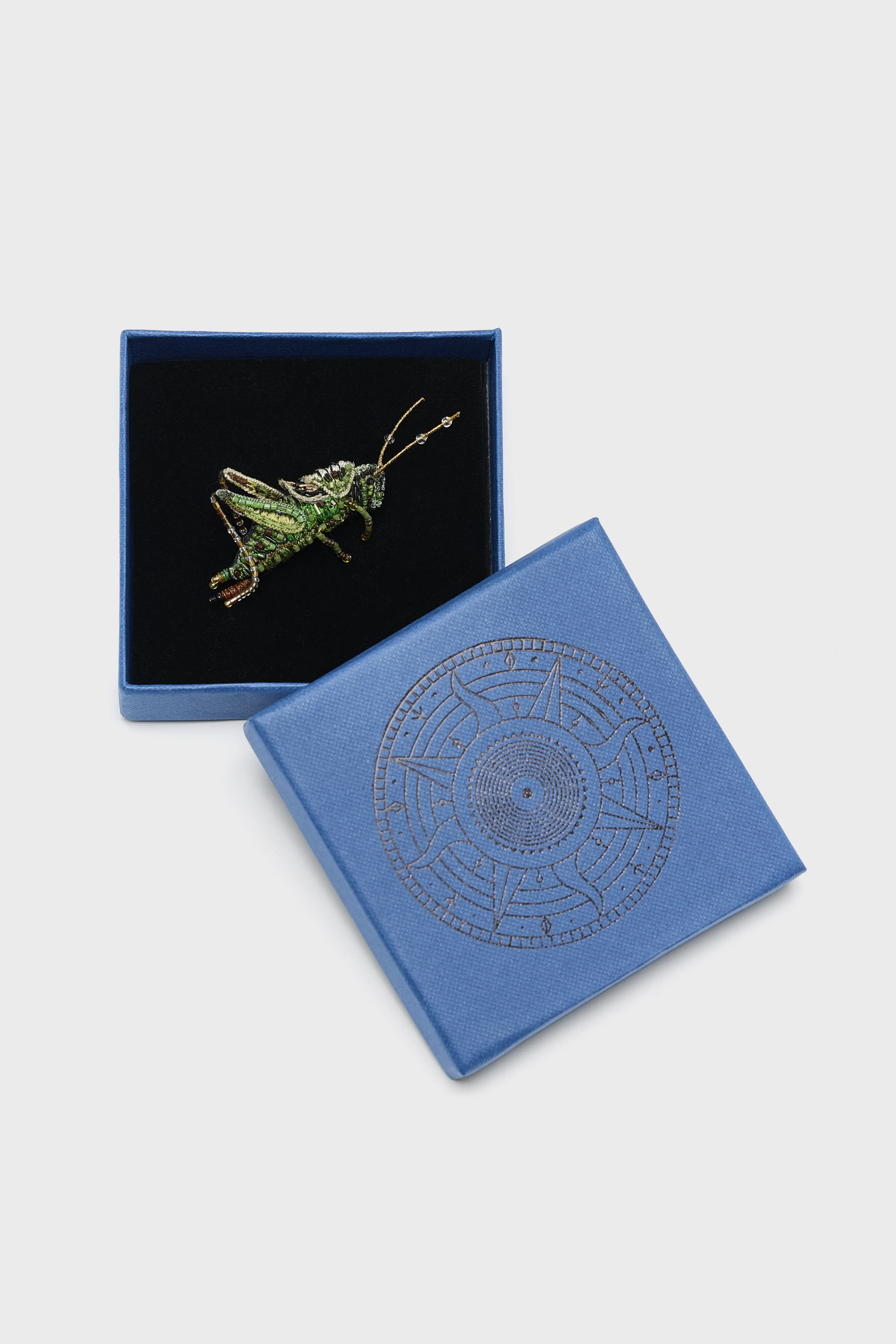 Two Striped Grasshopper Brooch Pin (252 / W / GREEN) - Image 2