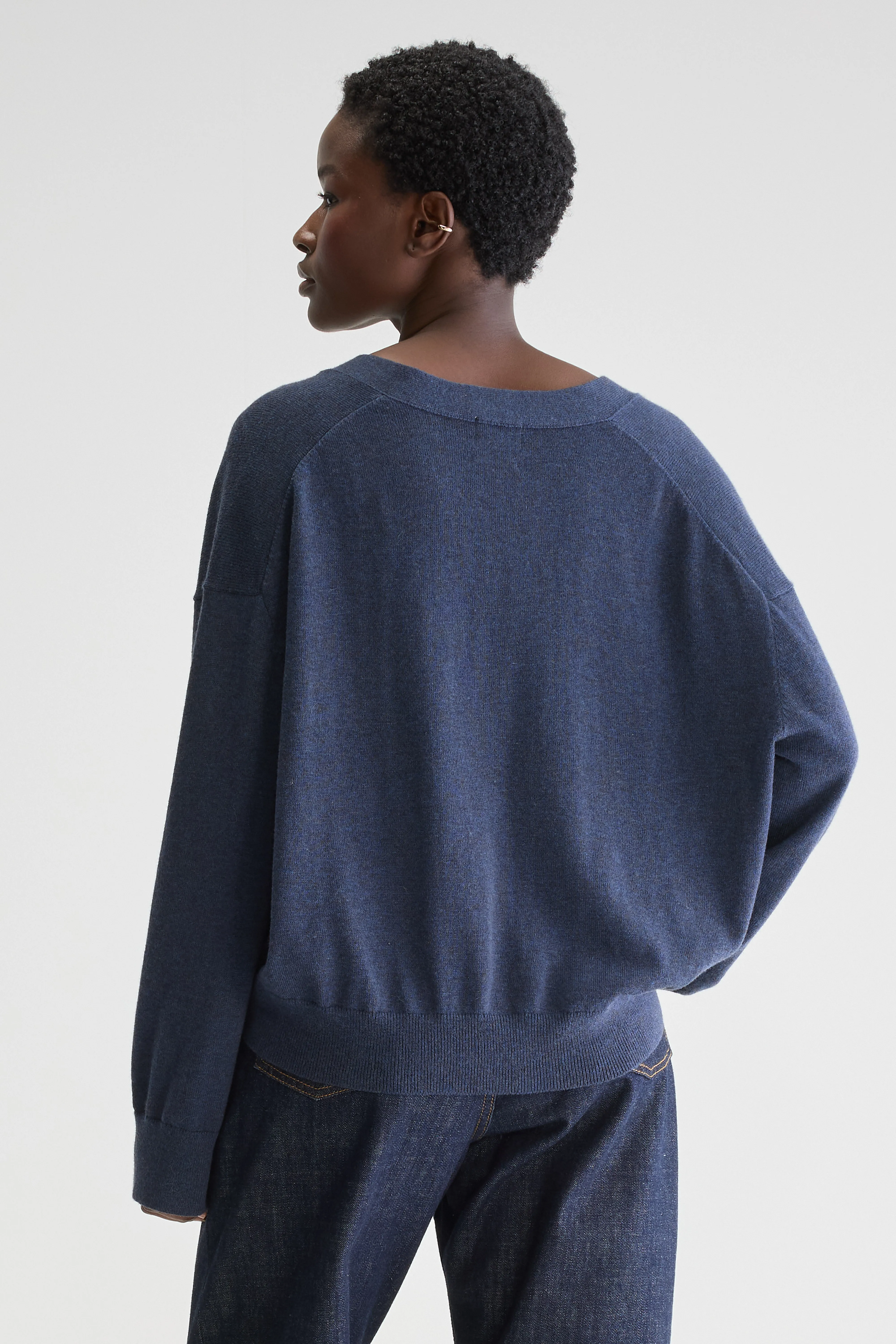 Gakkin v-neck cardigan (251 / W / CAPTAIN) - Image 4