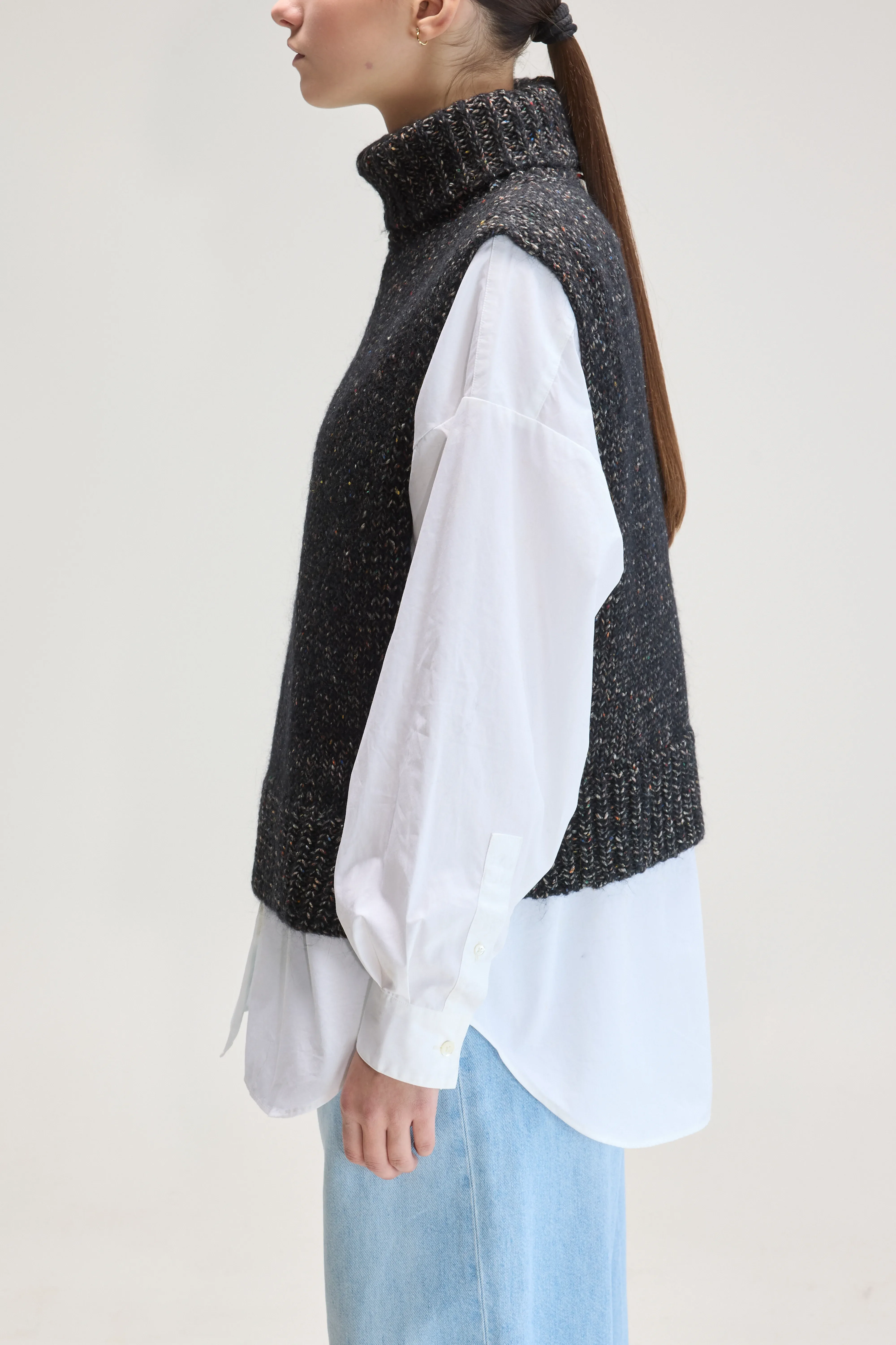 Upcycled Sleeveless Sweater (UPC / W / OFF BLACK) - Image 5