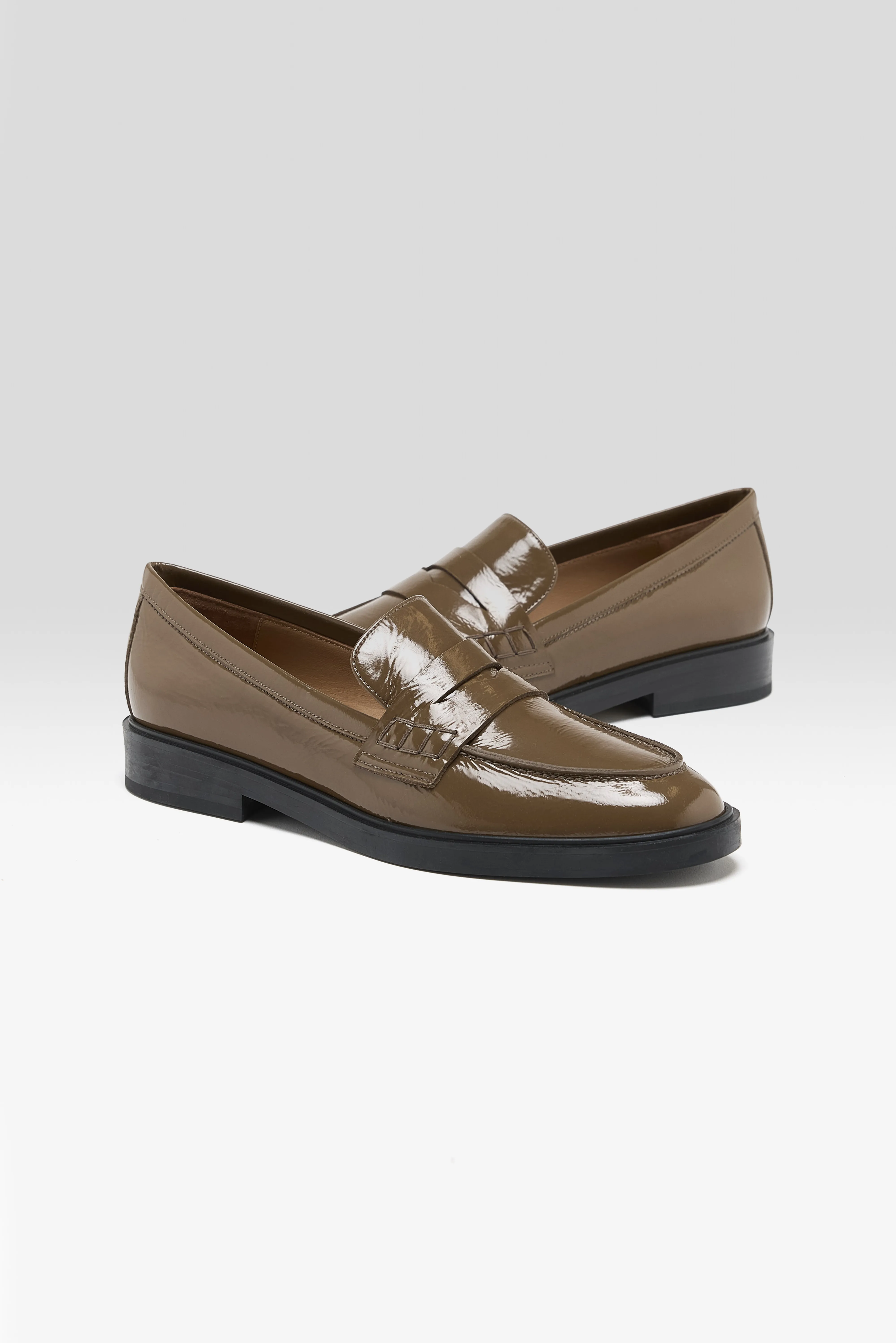 Sara Loafers  (252 / W / KAKI) - Image 3