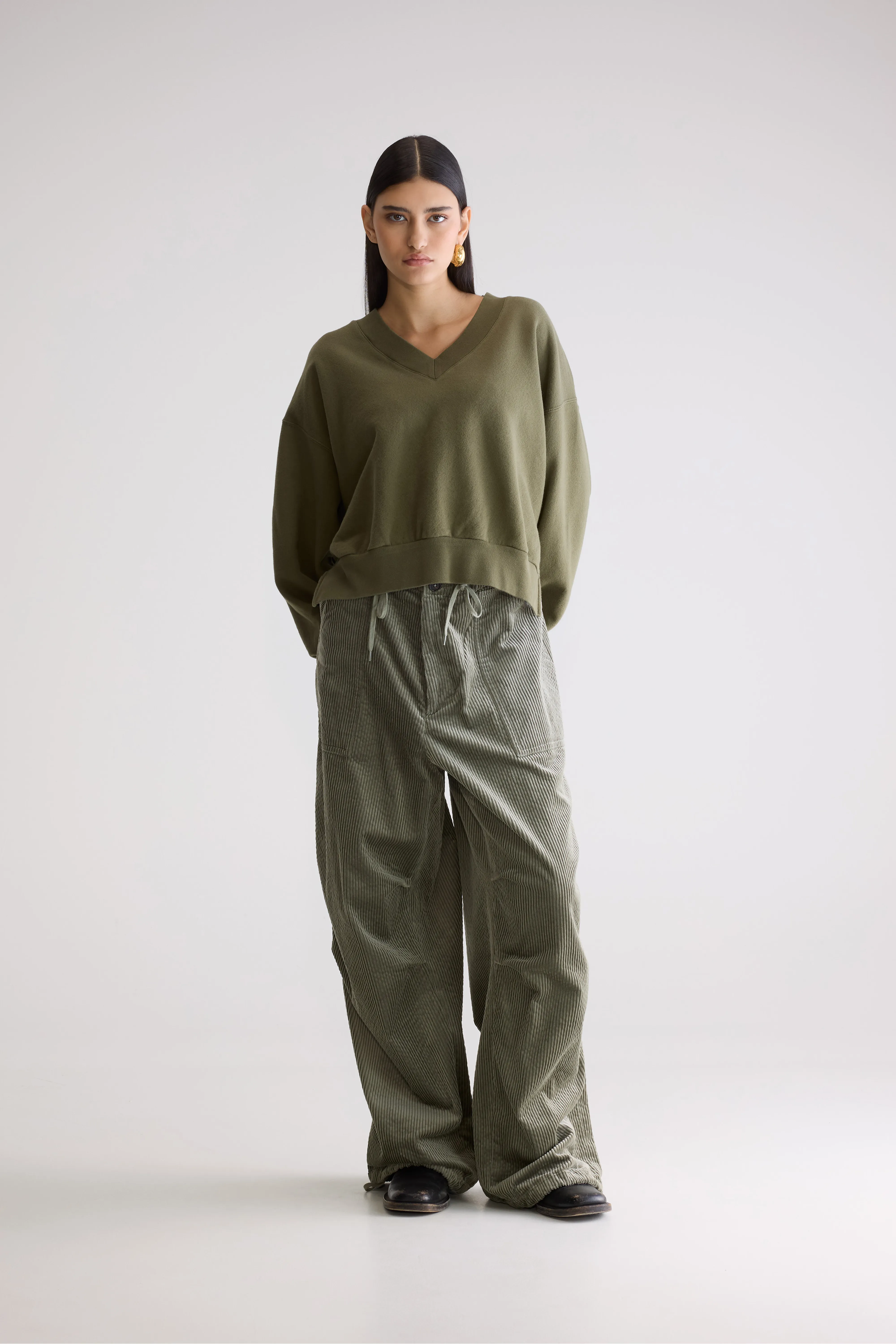 Varola v-neck sweatshirt (252 / W / OLIVE) - Image 3