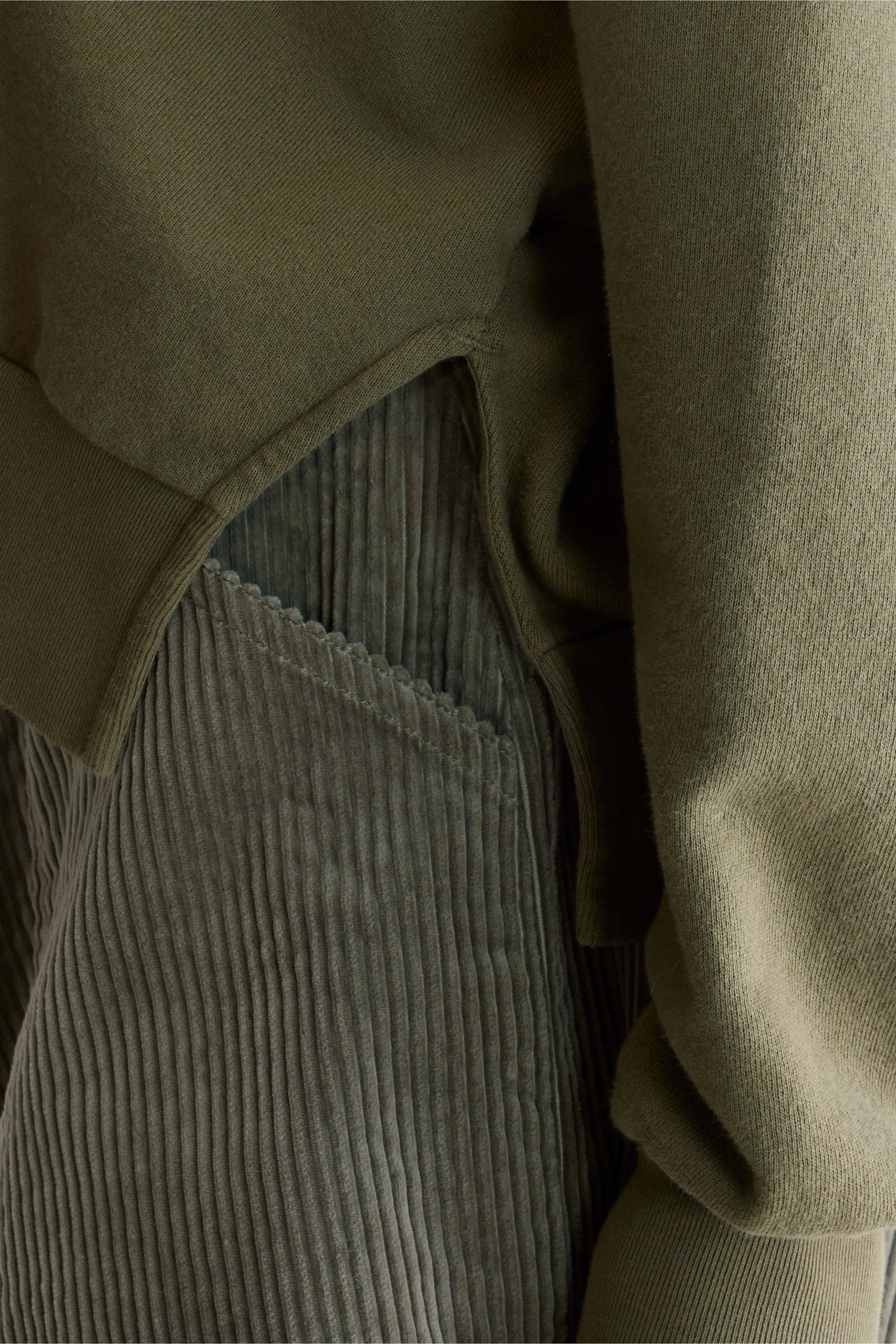 Varola v-neck sweatshirt (252 / W / OLIVE) - Image 6